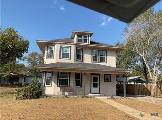 1203 E 3rd St, Hallettsville, TX 77964