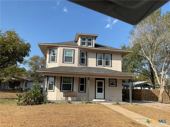 1203 E 3rd St, Hallettsville, TX 77964