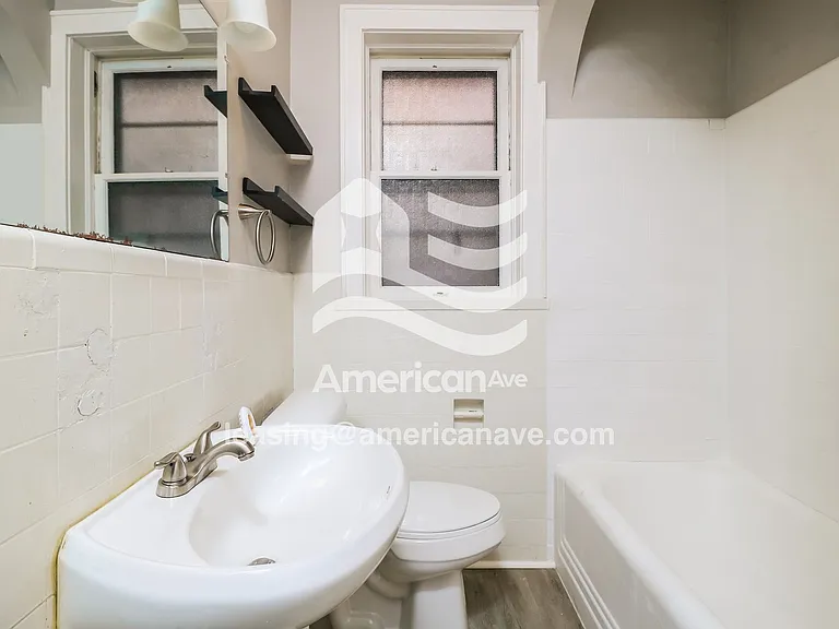 1143733_013_bathroom_14215429.jpg