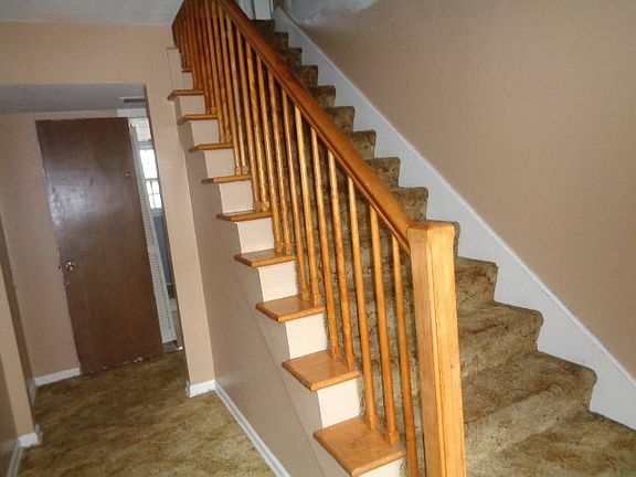 3rd image of 414 Bellarmine Dr W