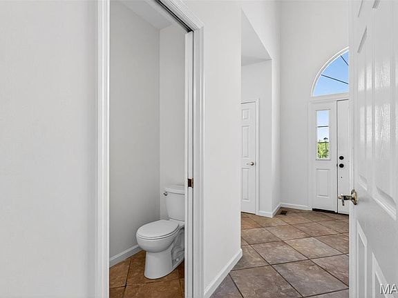 4th image of 398 Round Tower Dr E