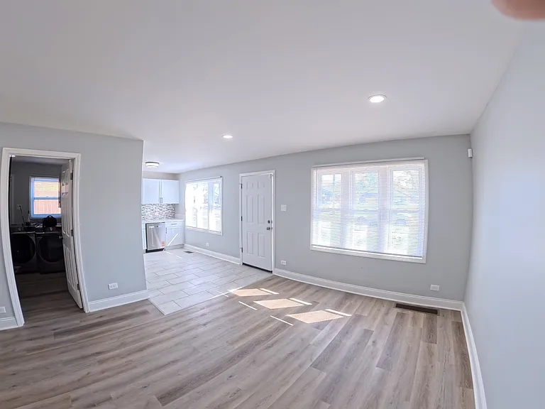14830 Champlain Ave — Photo 3