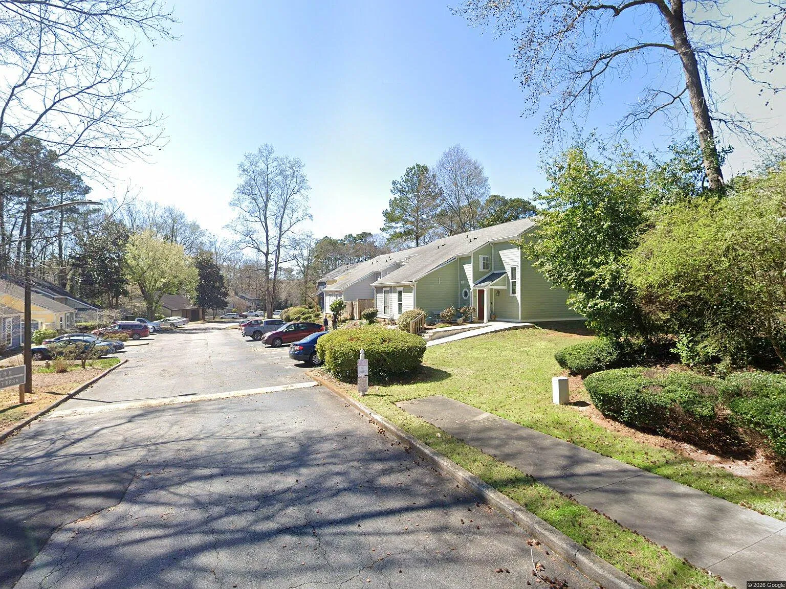 3 bed, 1369 sqft, $2,000 — Photo 2