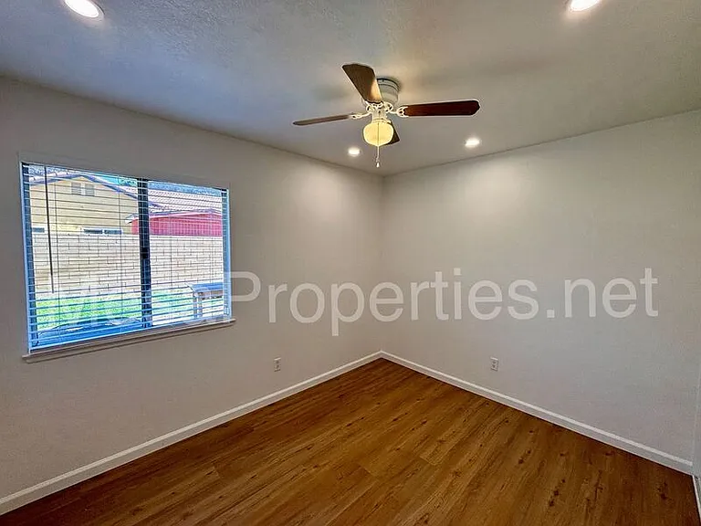 194 S Loretta St — Photo 8