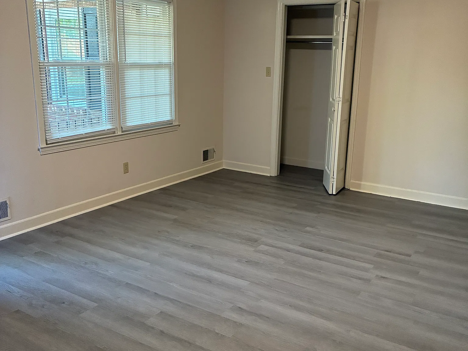 550 Drayton Ave — Photo 2