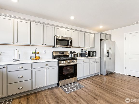 4th image of 211 NE Belfair Station Drive