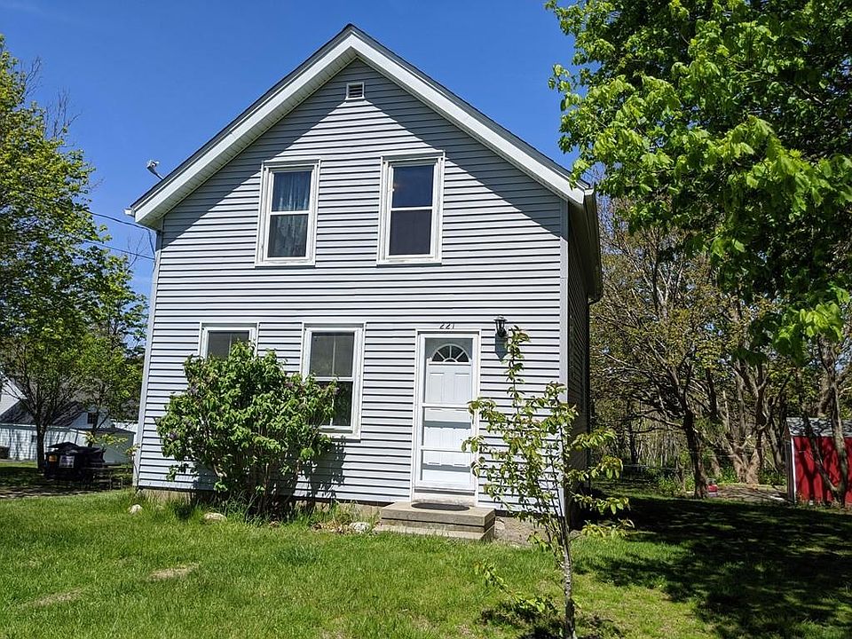 1st image of 221 Sprague St