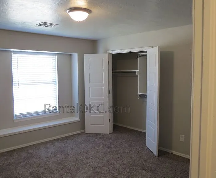 5320 N Drexel Blvd — Photo 14