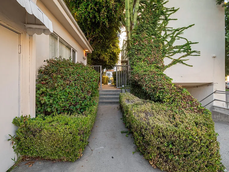 9904 Robbins Dr — Photo 26