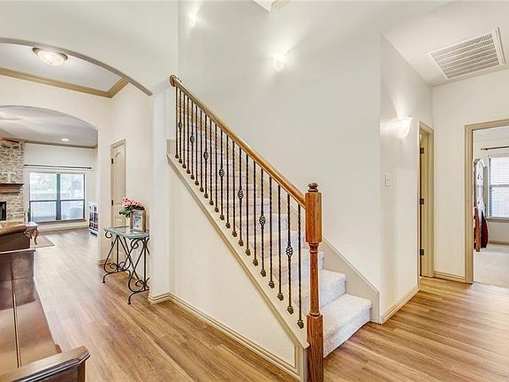 4th image of 105 Bordeaux Dr