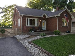 2410 S 8th St, Quincy, IL 62305