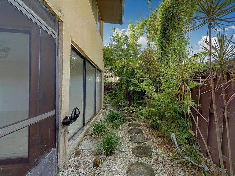 890 N Village Dr #103 — Photo 25