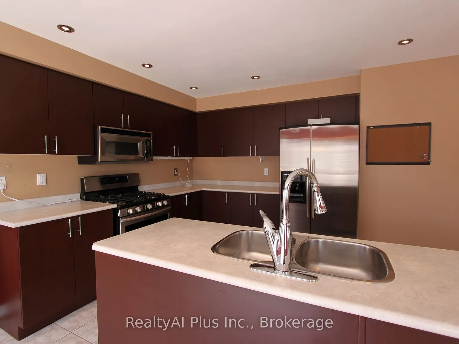 4 bed, $4,200 — Photo 3