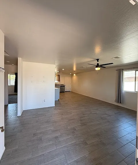 6512 N 59th Dr — Photo 1