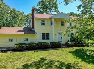 18 Broadmoor Dr, Lincroft, NJ