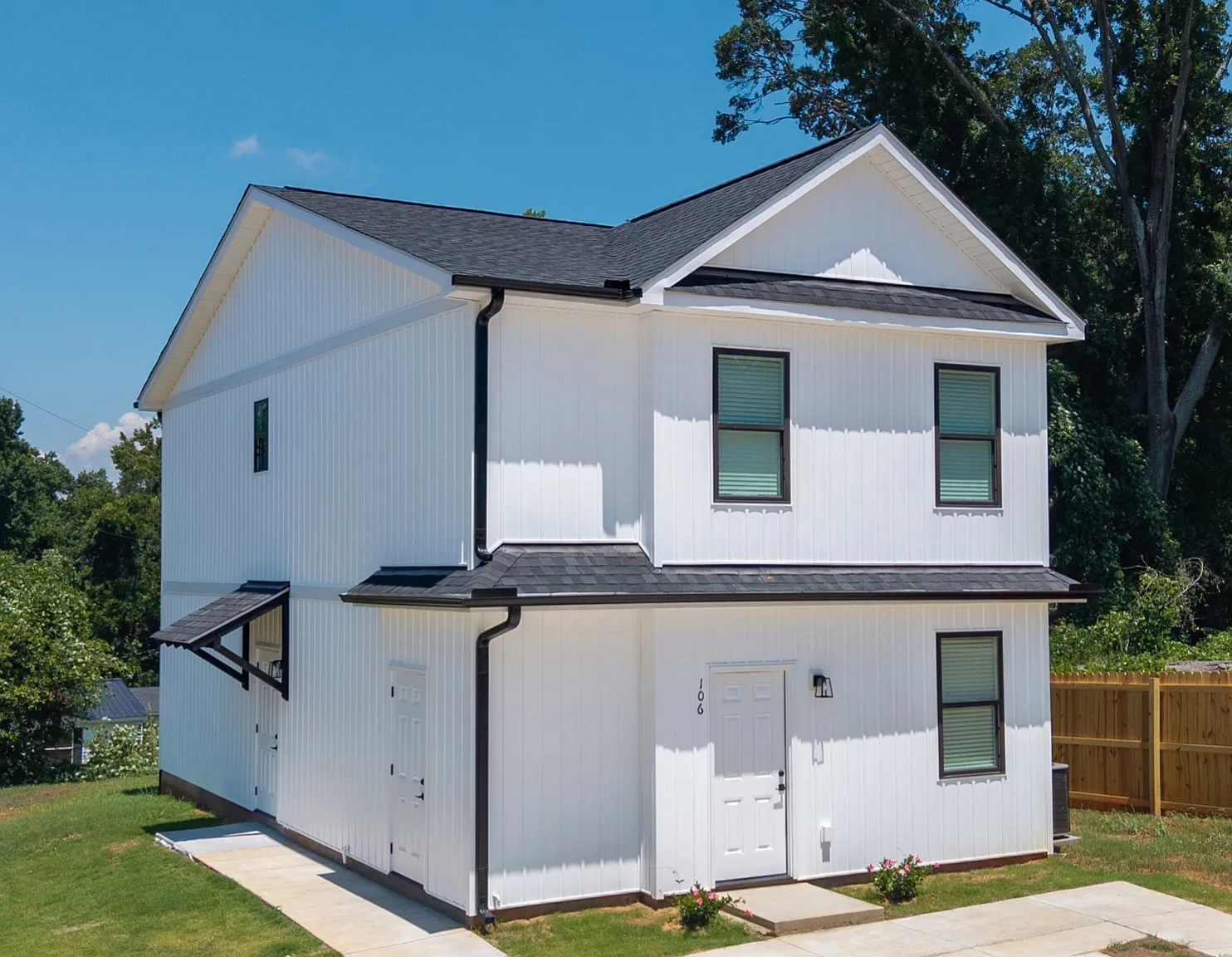 2 bed, 900 sqft, $1,698 — Photo 1