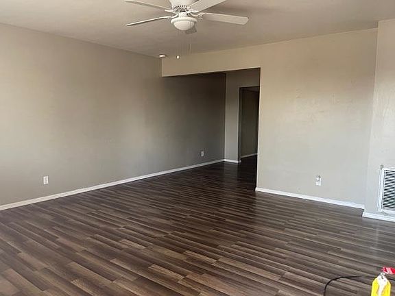2nd image of 926 E La Mesa St