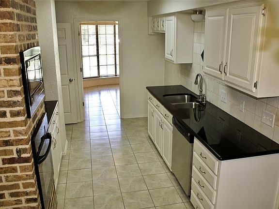 3rd image of 1400 Peggy Ln