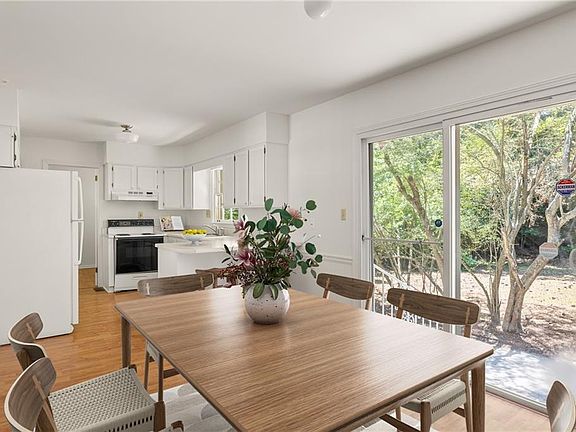 3rd image of 2569 Wilson Woods Dr