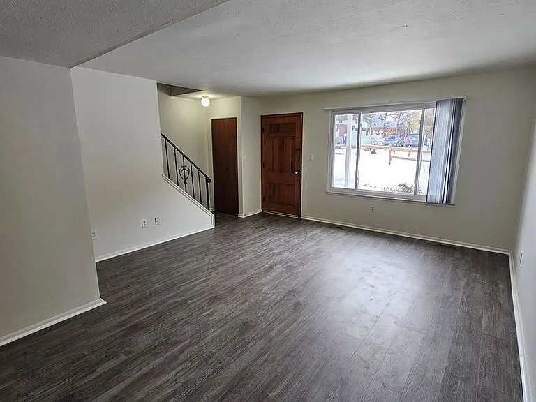 71-127 E Sprague Rd — Photo 29