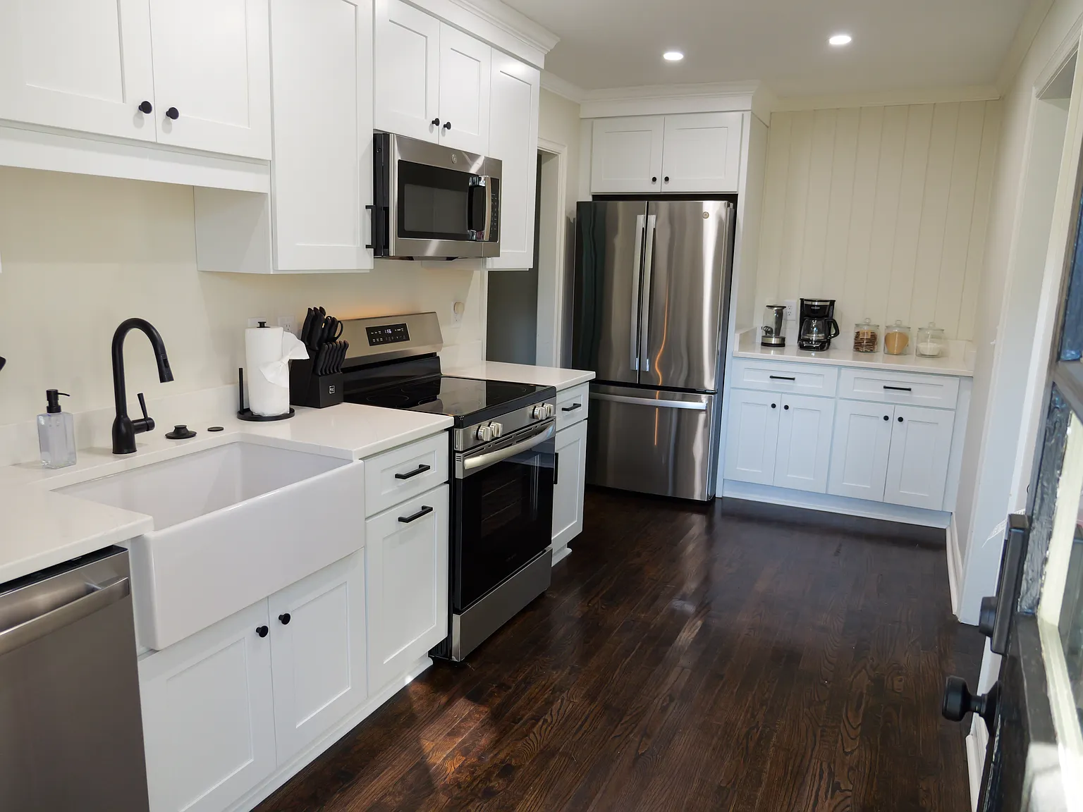 2 bed, 800 sqft, $2,600 — Photo 3