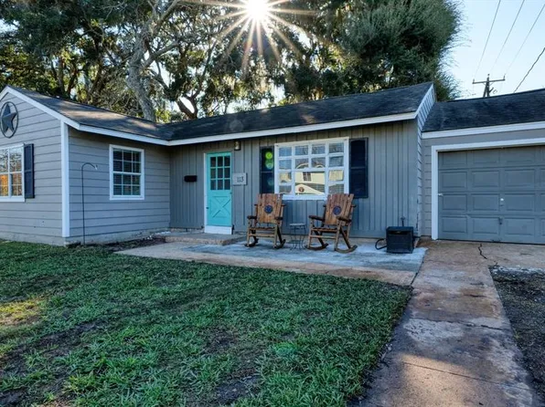 113 Primrose Street, Lake Jackson, TX 77566