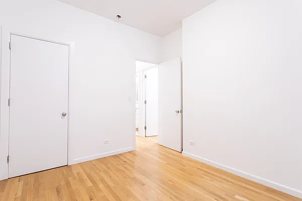 Rented by Bond New York | media 5