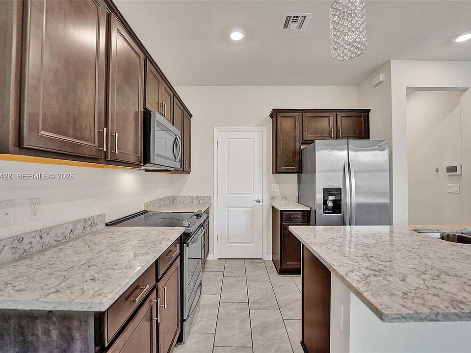 1st image of 4764 Eucalyptus Dr