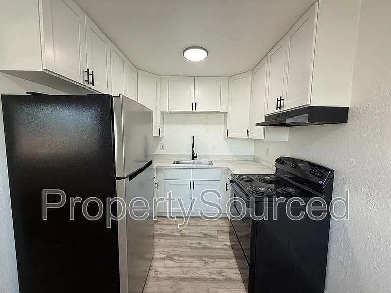 911 H St #2 — Photo 9