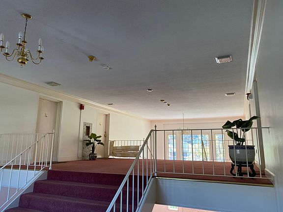 4th image of 237 N Main St APT 10