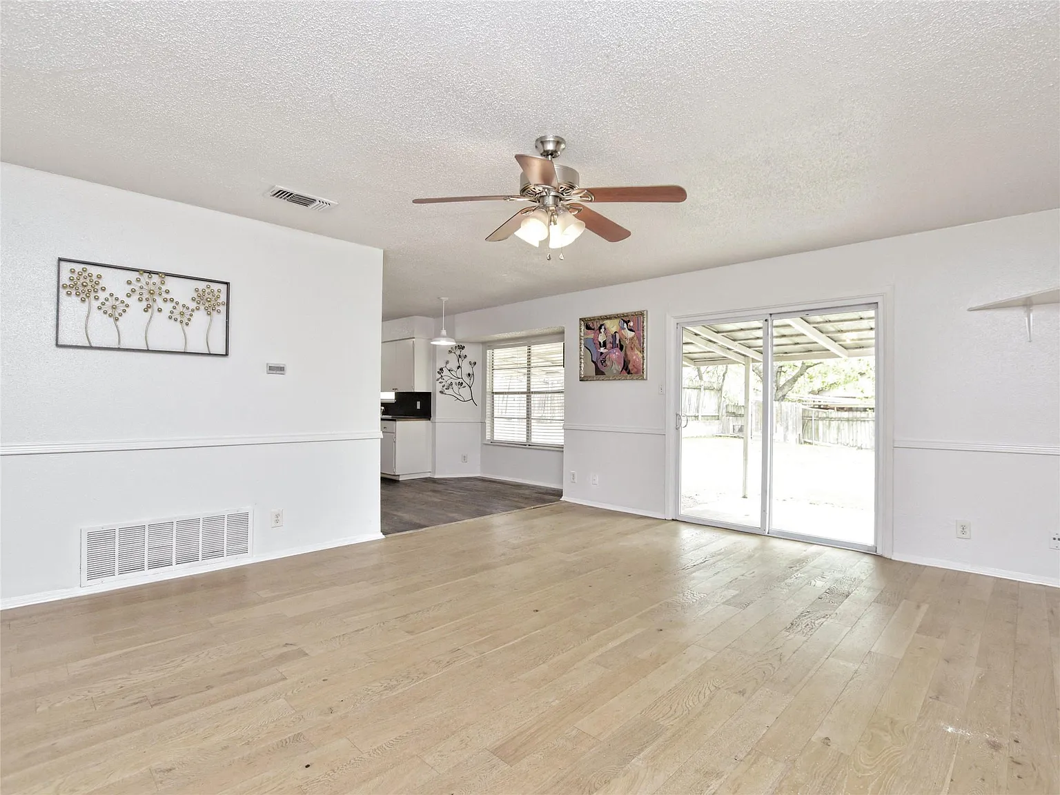 3 bed, 2.0 bath, 1148 sqft, $1,850 — Photo 3