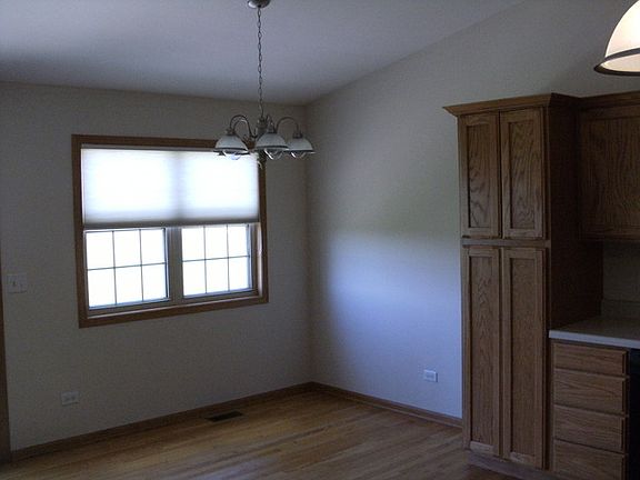 4th image of 955 Brown Dr