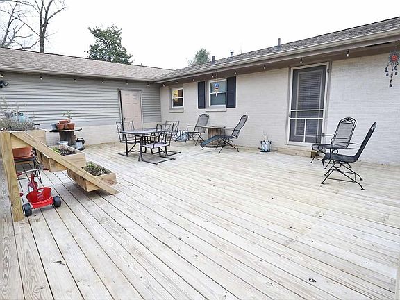 5th image of 700 Woodland Dr
