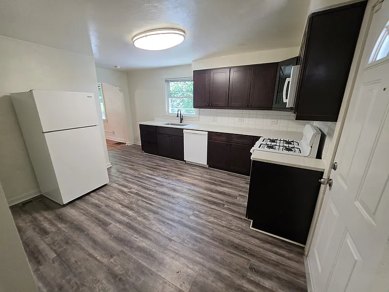405 Millers Ln — Photo 12