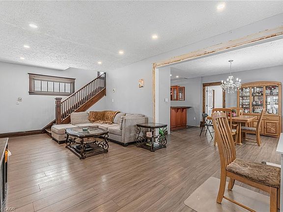 5th image of 221 Bowen Rd