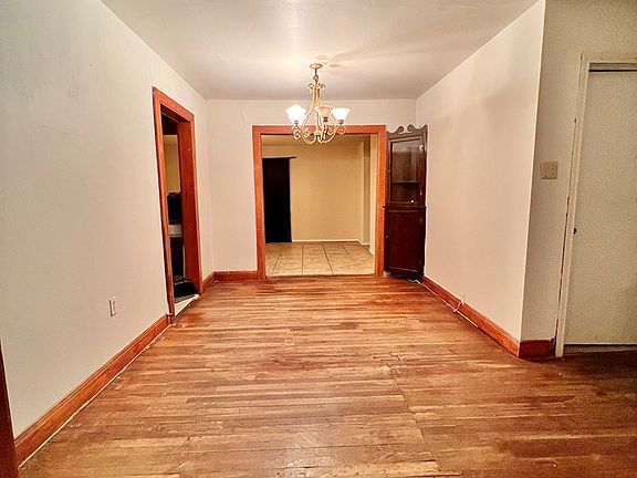3rd image of 546 N Blanco St