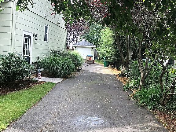 5th image of 26 Fairview St