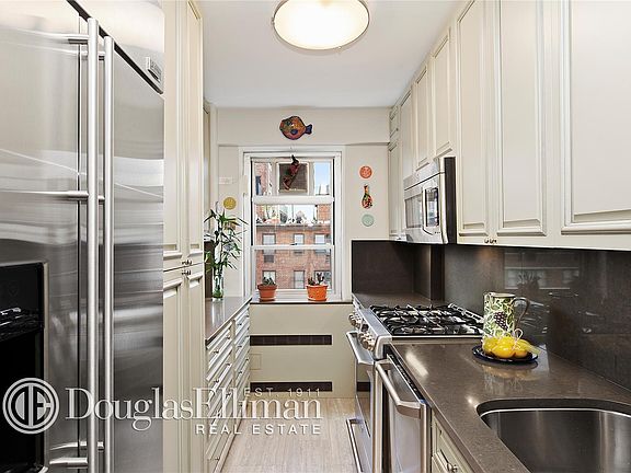 4th image of 70 E 10th St APT 14N
