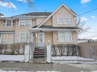 4 Benjamin Pl, Staten Island, NY 10303