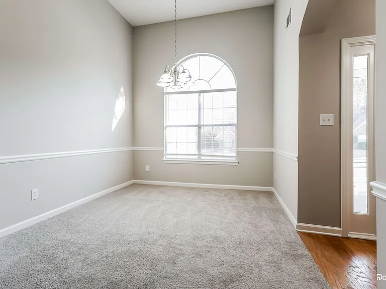 2323 Heatherton Cir — Photo 5