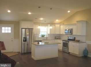 460 Stonybrook Dr, Levittown, PA 19055