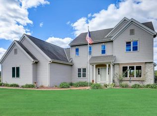 933 Horns Corners Rd, Cedarburg, WI 53012