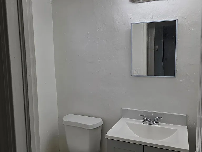 20 NW 7th Ave #6 — Photo 6