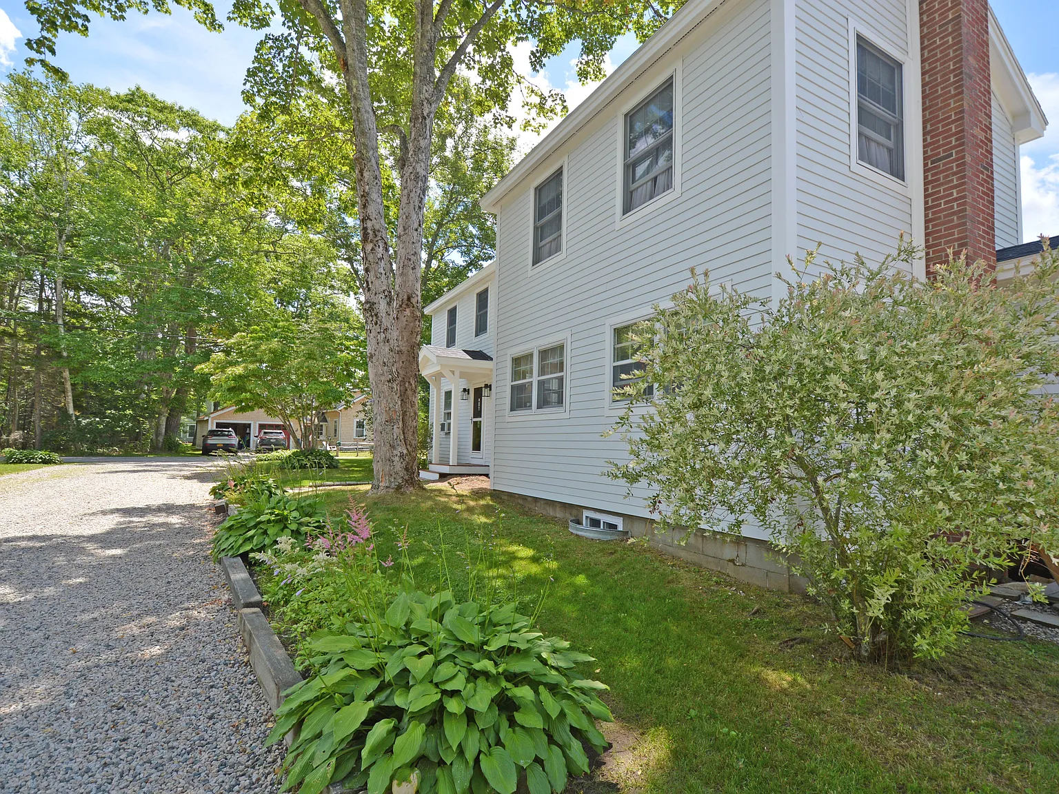 4 bed, 2124 sqft, $2,800 — Photo 3