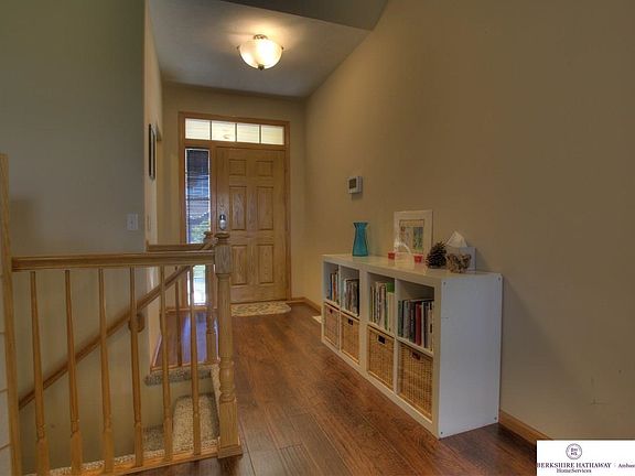4th image of 610 Castle Pine Dr
