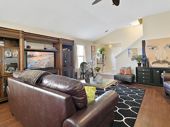 5th image of 1012 Moosehead Dr