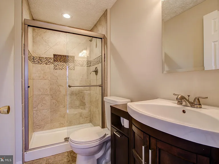 6324 Lightburn Ct — Photo 24