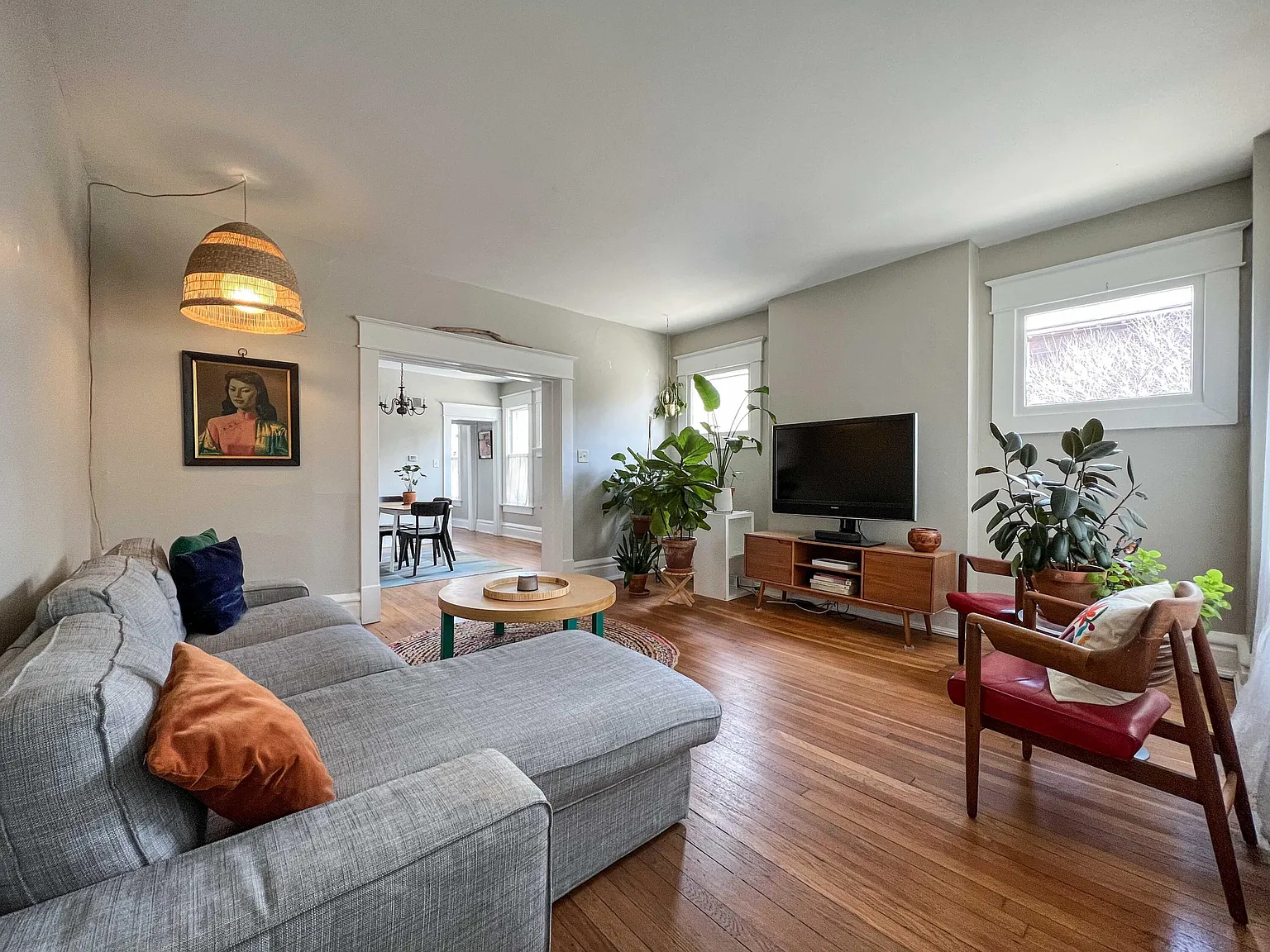 3 bed, 1.5 bath, 3701 sqft, $2,450 — Photo 2