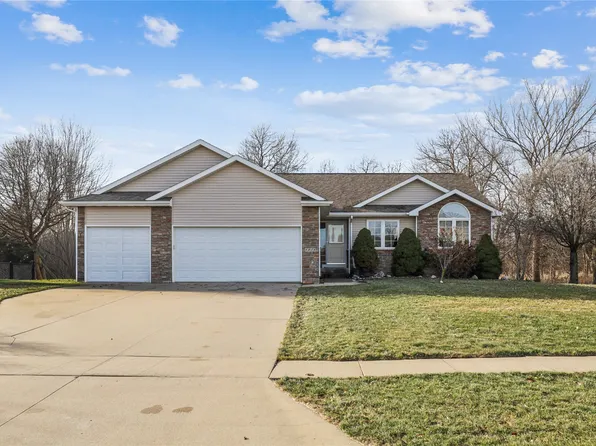 8808 Daybreak Rd, Johnston, IA 50131