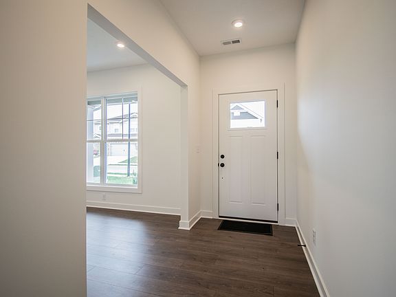 4th image of 715 Kobus St
